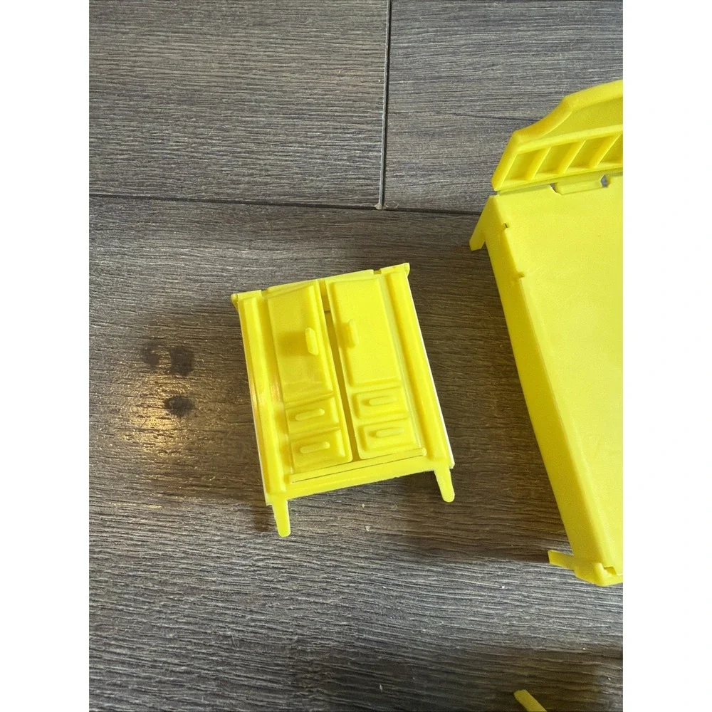 Vintage 6 Piece Liddle Kiddles Snap Happy Little Furniture Set Yellow Mattel